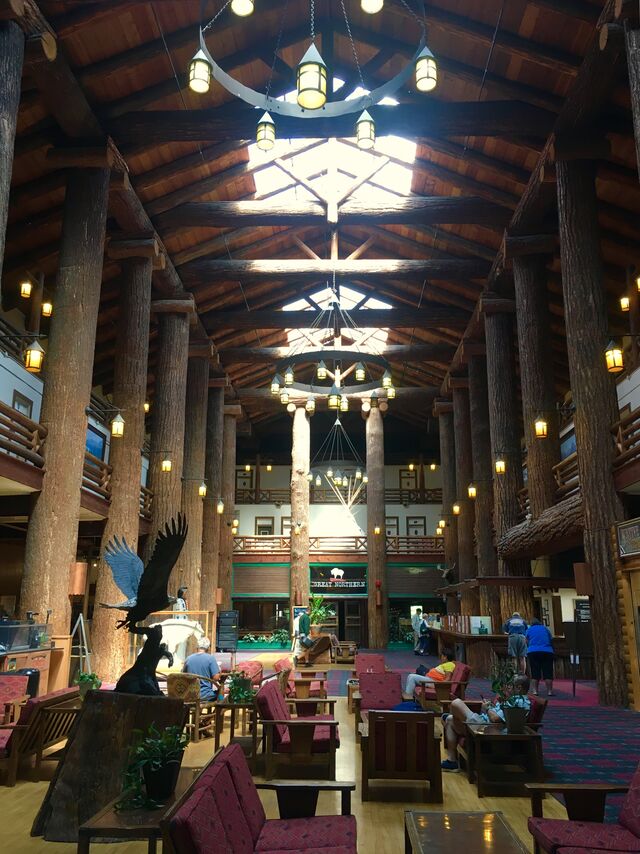 Glacier Park Lodge