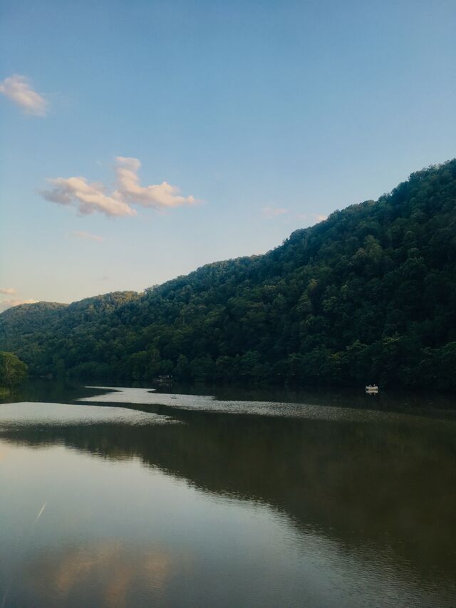 New River which flows between Virginia and West Virginia