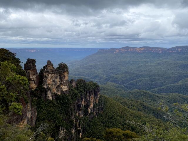 The Three Sisters viewed from Echo Point lookout