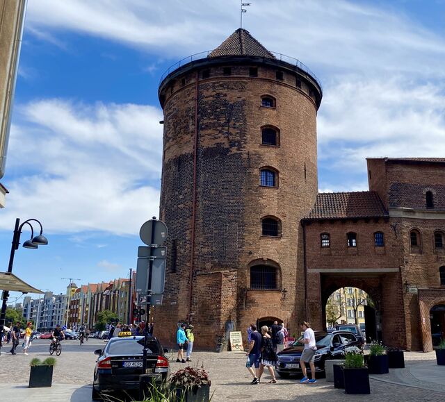 Stągiewna Gate and Round Tower