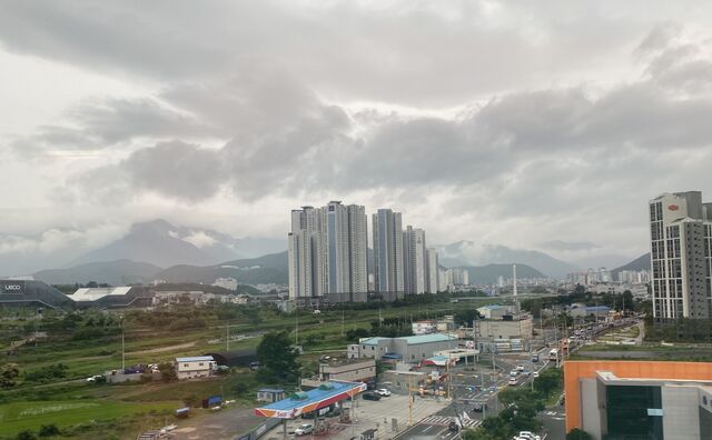 Views from the Daegu–Busan train