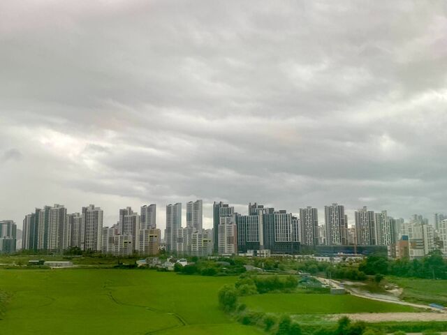 Views from Seoul–Daejeon train