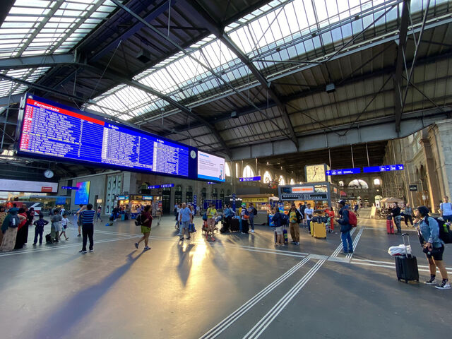 Zurich Hauptbahnhof (main train station) 
