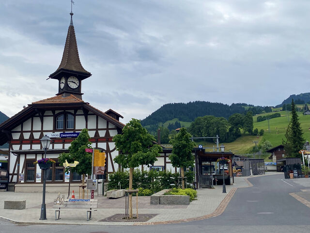 The impressive Zweisimmen Station with its half-timbered building and clock-tower