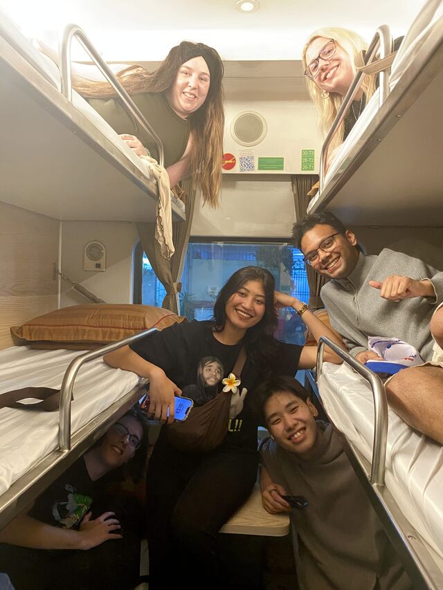 6-berth hard sleeper