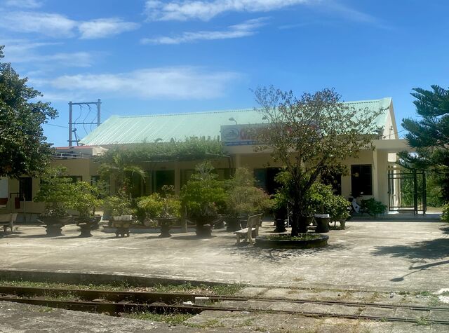 Thuỷ Thạch Station