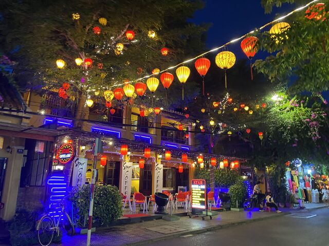 The ancient city of Hội An, adorned by lanterns at night
