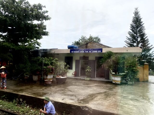 Train examination and repair station