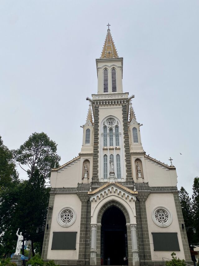 Huyện Sỹ Church, constructed 1902