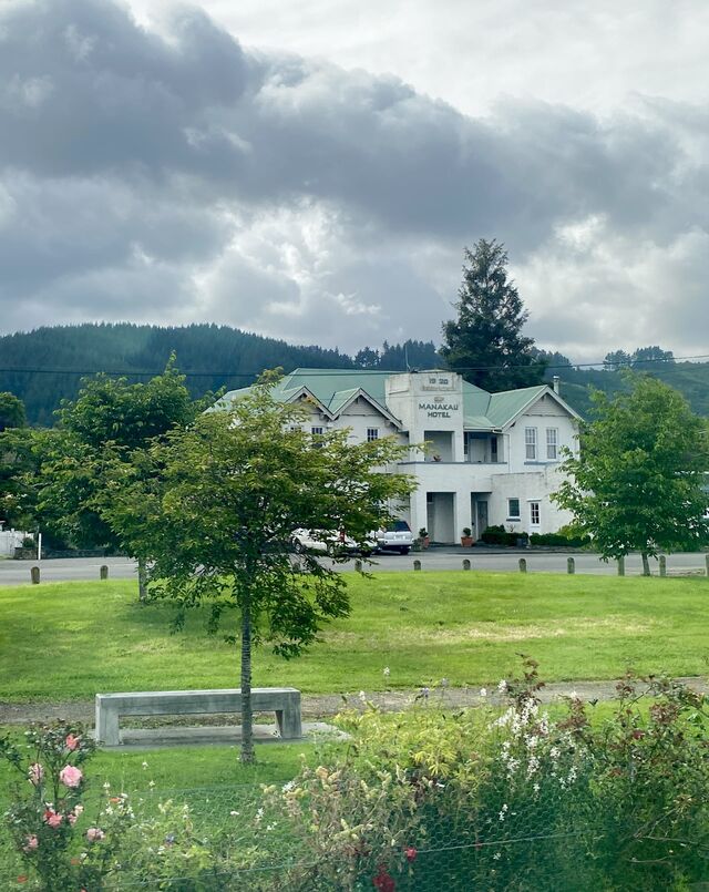 Manakau Hotel, constructed 1920