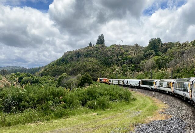 The Northern Explorer travelling around the Raurimu Spiral