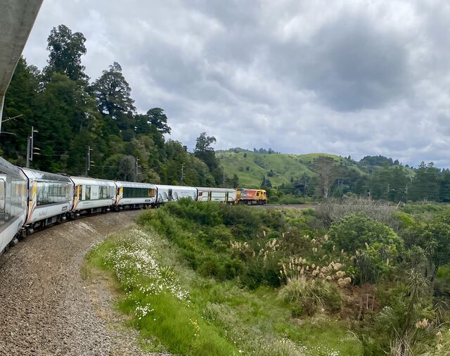 The Northern Explorer travelling around the Raurimu Spiral