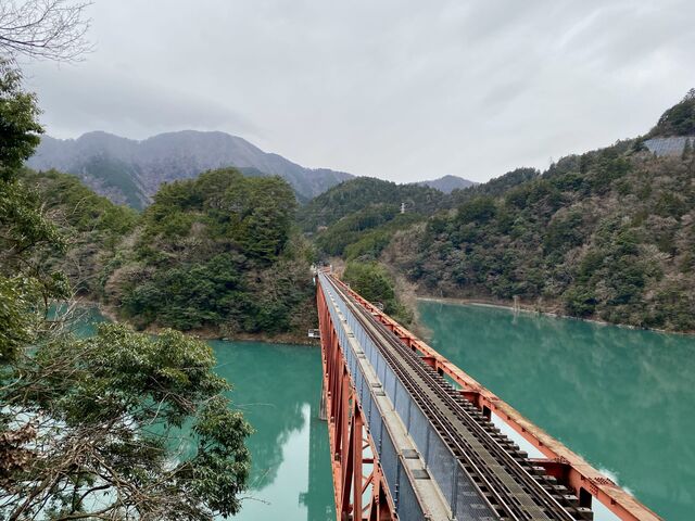 Another viewpoint, located closer to the Okuoi Rainbow Bridge