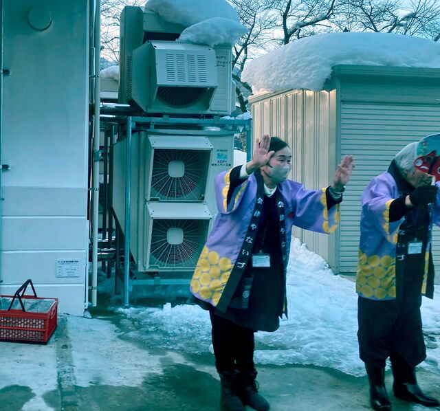 Waving goodbye to the guides