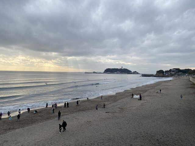Kamakurakōkōmae Station and the railway crossing