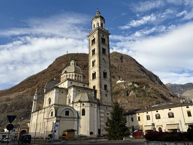 Basilica of the Madonna di Tirano, overlooked by Santa Perpetua