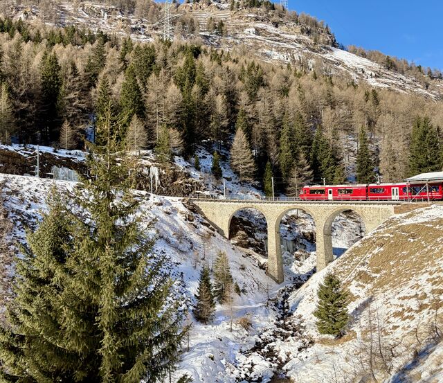 Crossing a viaduct shortly after Cavaglia