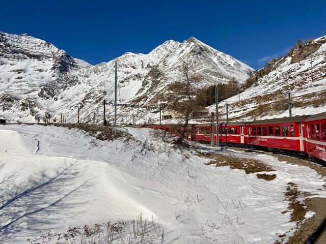 Approaching Alp Grüm Station