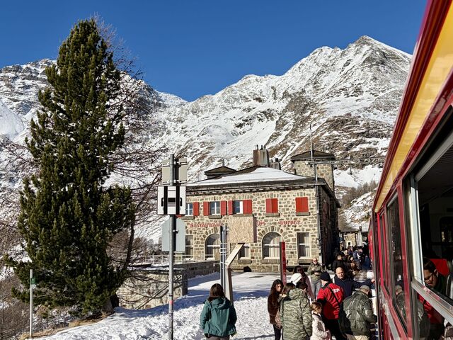 Alp Grüm Station