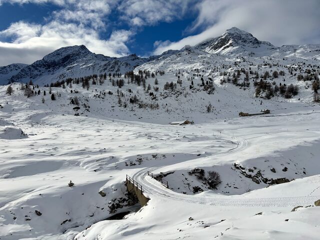Approaching Bernina Lagalb Station