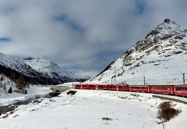 Approaching Bernina Diavolezza
