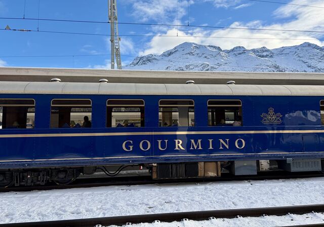 Gourmino Restaurant Carriage