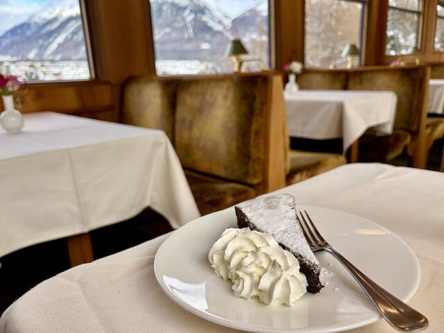 Gourmino Restaurant Carriage