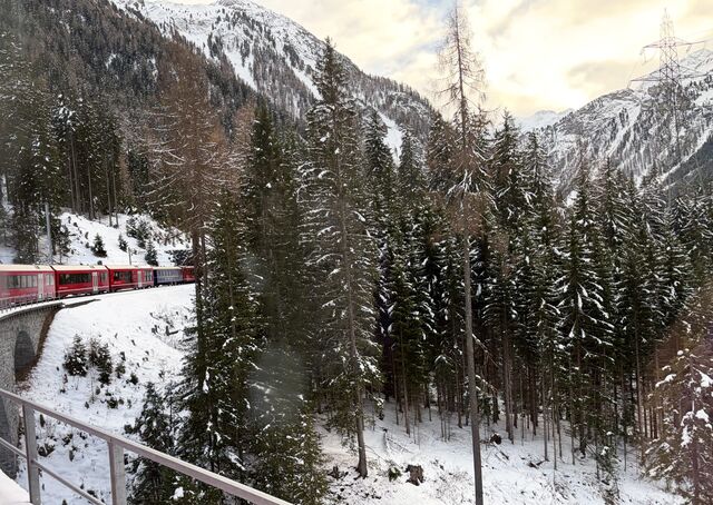 The train travelling over a viaduct on approach to Bergün