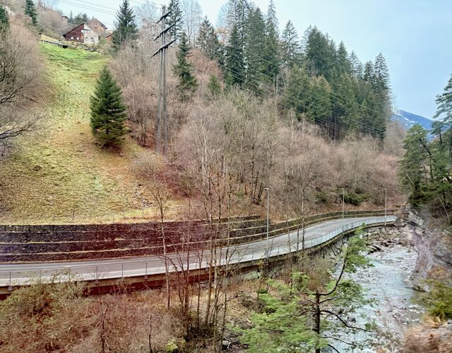 Approaching the village of Molinis