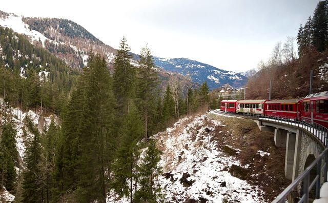 Approaching the village of Molinis