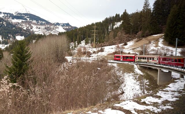 Approaching the village of Molinis