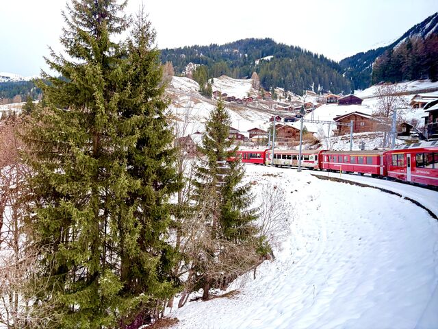 Approaching the Langwieser Viaduct