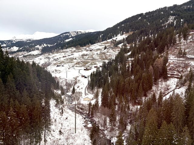 Crossing the Langwieser Viaduct