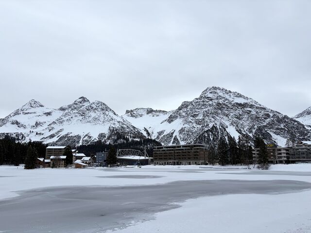 Arosa and the frozen Obersee