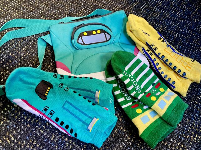 E5 Series Shinkansen bag + Socks (E5 Shinkansen, Enoden Railway, and Dr Yellow Shinkansen)